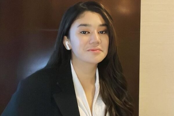 Clara Shinta Umumkan Pisah 2 Bulan Nikah Fakta Timeline dan Dampak Karier 2025 Clara Shinta Umumkan Pisah 2 Bulan Nikah: Fakta, Timeline, dan Dampak Karier 2025
