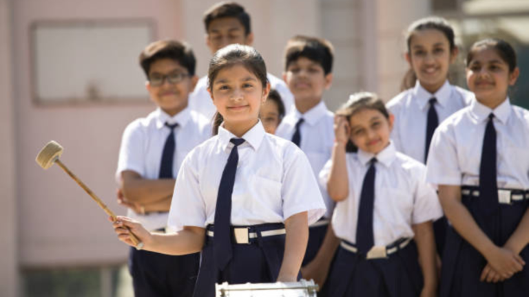 Berita utama rapat sekolah hari ini- 18 Oktober: Berita nasional, olahraga, dan dunia yang dipilih untuk Anda