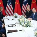 Donald Trump menurunkan tarif China dan mengumumkan berakhirnya 'penghalang tanah jarang' setelah bertemu Xi Jinping