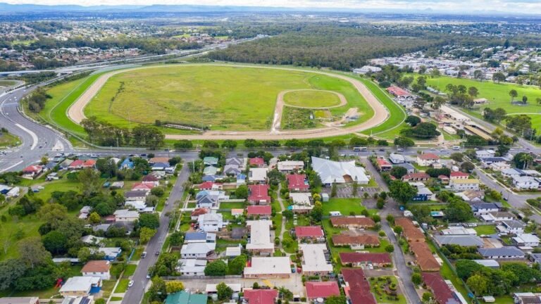 Pinggiran kota Brisbane yang mengejutkan menempati peringkat terbaik untuk belanja gaya hidup