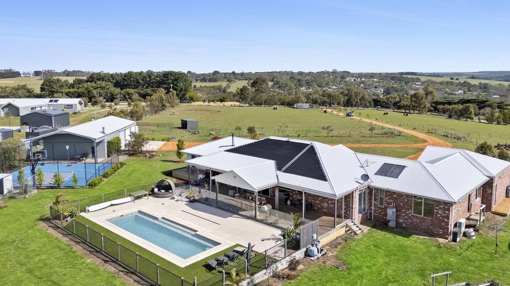 Pinggiran kota Geelong yang merupakan kawasan pinggiran kota dengan gaya hidup mewah membuat harga properti melambung tinggi