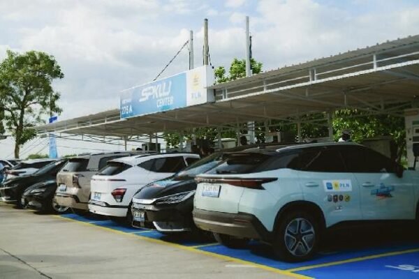 EV Group Mendesak Pemerintah Indonesia untuk Membebankan Biaya Lebih kepada Pengguna Mobil Bensin