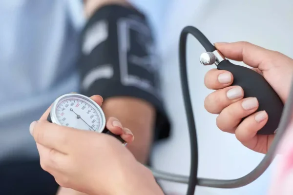 Intervensi Gaya Hidup yang menargetkan aktivitas fisik dan nutrisi meningkatkan tekanan darah anak: JAMA