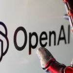 OpenAI dan Jony Ive menghadapi penundaan pada gadget AI rahasia karena rintangan teknologi dan desain yang menumpuk