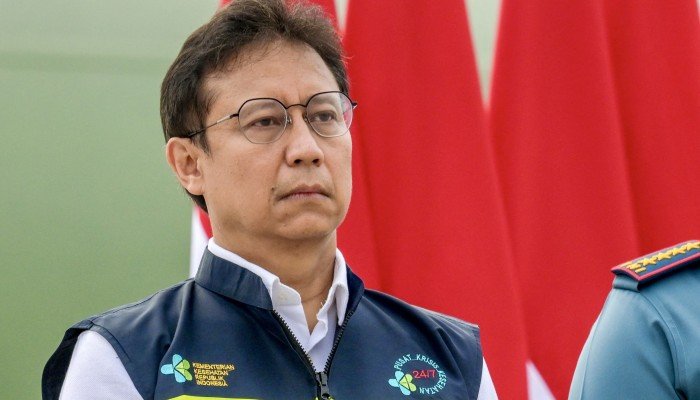 Seruan untuk mencopot Menteri Kesehatan Indonesia semakin meningkat seiring dengan keretakan hubungan dengan para dokter