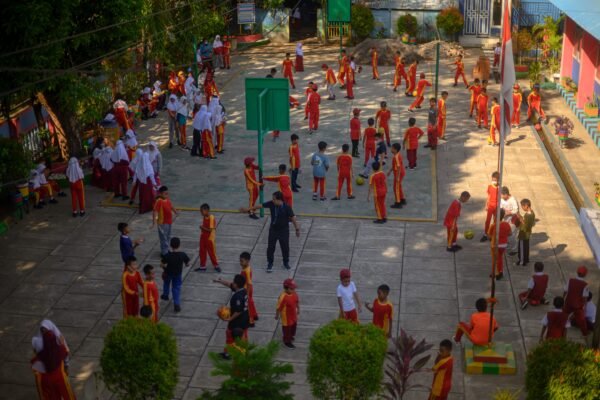 WHO menyerukan tindakan legislatif yang berani dan tegas untuk melindungi kaum muda dari campur tangan industri tembakau