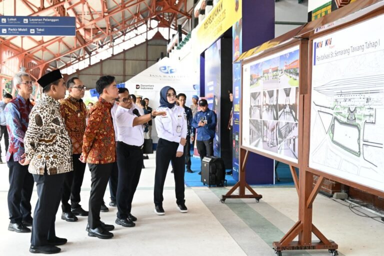 Wapres RI tinjau kesiapan kereta api untuk perjalanan Natal-Tahun Baru