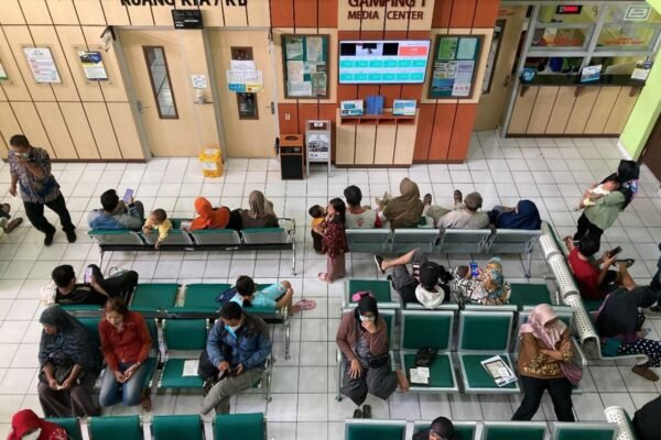 Indonesia memperkuat layanan WASH yang inklusif dan tangguh di fasilitas kesehatan.