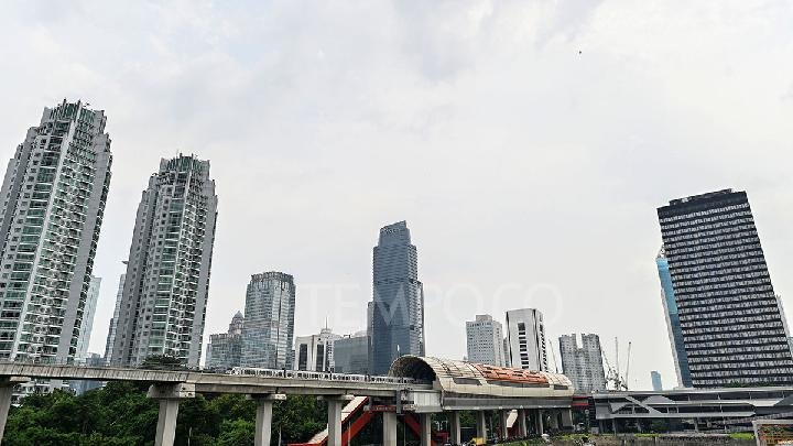 Indonesia menurunkan proyeksi pertumbuhan ekonomi tahun 2025 menjadi 4,7-5 persen.