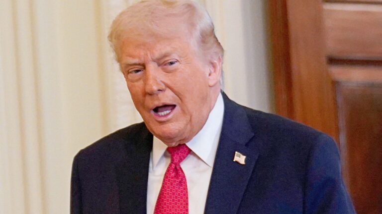 Trump terbaru: Starmer mengadakan panggilan singkat dan ramah dengan Trump terkait langkah tarif Greenland.