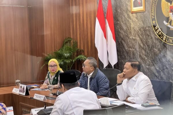 Indonesia berencana menyelesaikan 30.000 fasilitas koperasi desa pada bulan Mei.