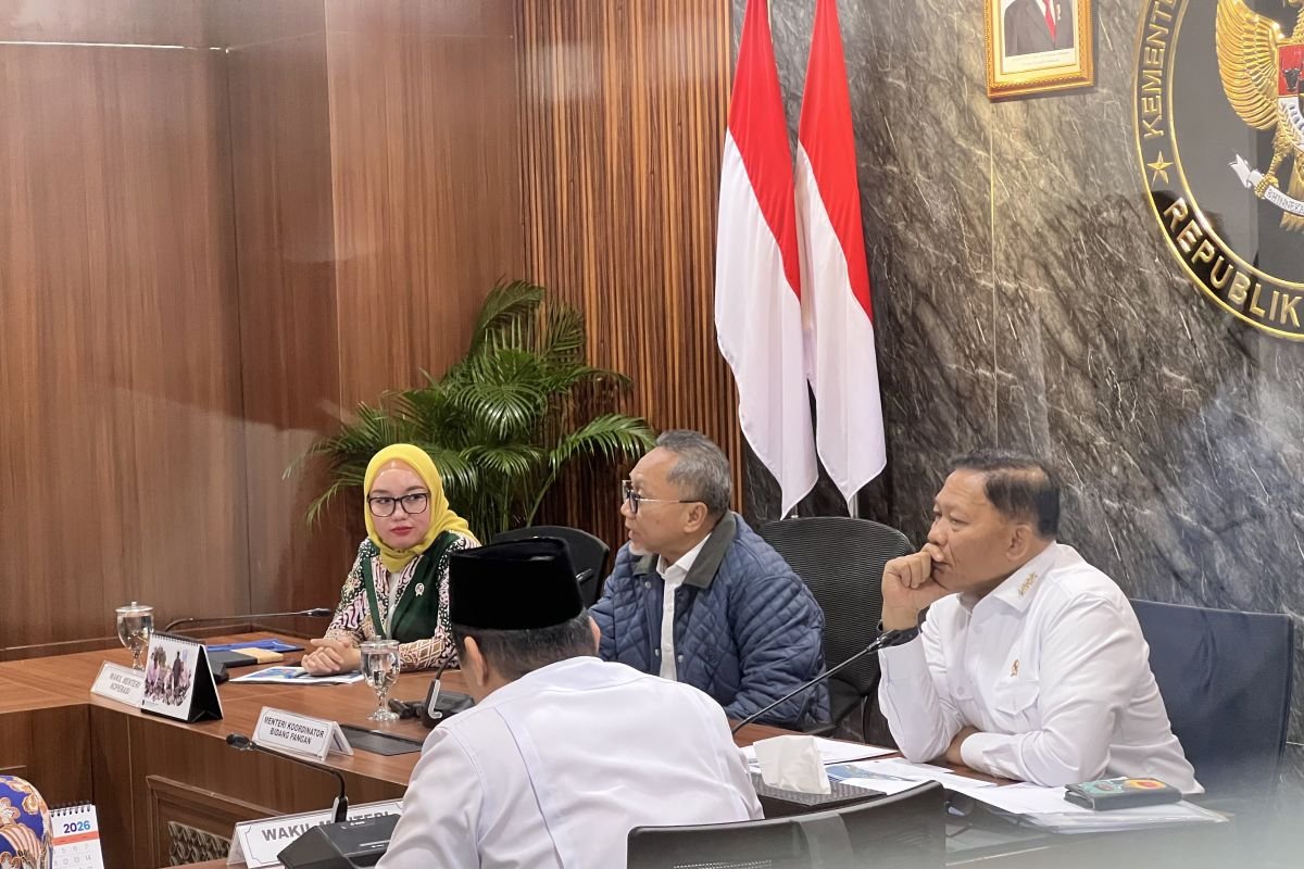 Indonesia berencana menyelesaikan 30.000 fasilitas koperasi desa pada bulan Mei.