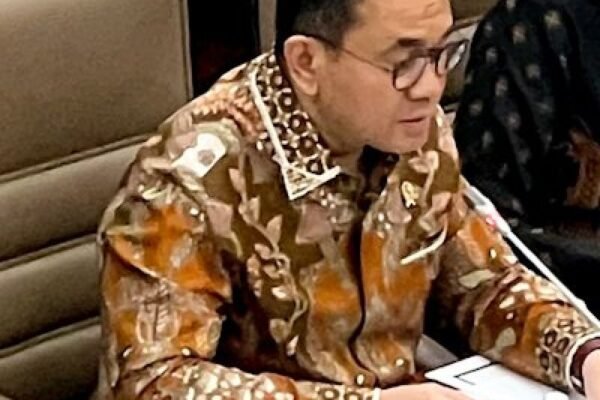 Indonesia masuk lima besar dalam ekspor besi dan baja melalui hilirisasi.