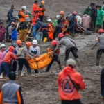 Indonesia melanjutkan pencarian sekitar 80 orang yang hilang setelah longsor menewaskan 10 orang.