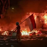 Kelompok-kelompok Indonesia menunda aksi protes di Jakarta karena polisi memperketat keamanan.