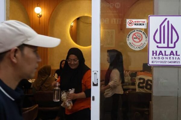 MUI menegaskan bahwa barang-barang asal Amerika Serikat yang masuk ke Indonesia wajib memiliki sertifikasi halal.