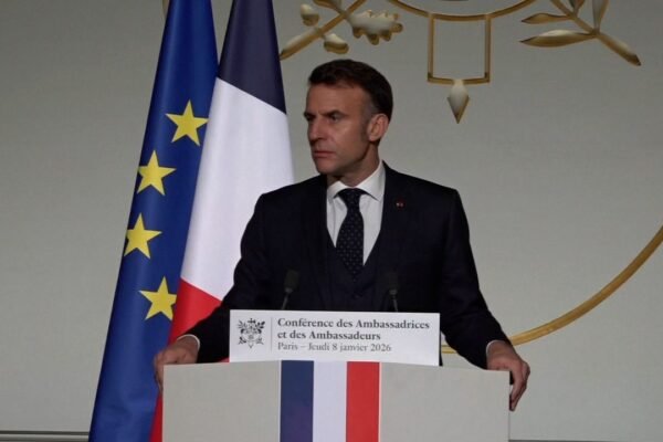 Macron mengatakan bahwa negara-negara adidaya sedang berjuang melawan godaan untuk 'membagi-bagi dunia'.