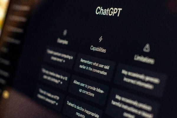 OpenAI akhirnya memperbaiki masalah tanda hubung (em dash) pada ChatGPT, Sam Altman menyebutnya sebagai kemenangan kecil namun membahagiakan.