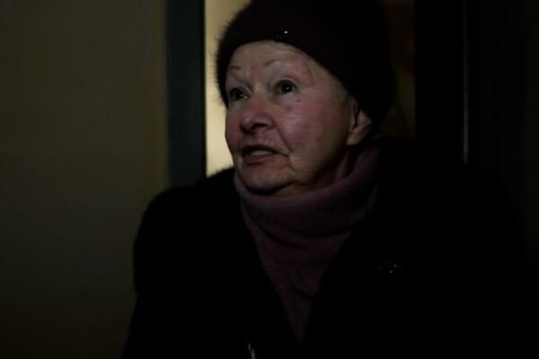 Perang Ukraina terbaru: Putin meluncurkan 'jumlah rekor' rudal balistik ke Ukraina setelah serangan dihentikan sementara.