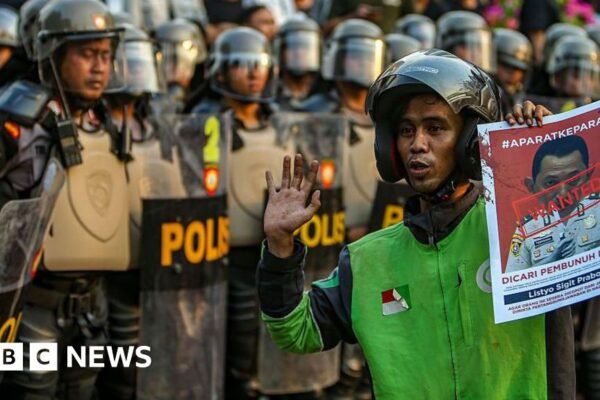 Protes di Indonesia: Warga Asia menggunakan Grab dan Gojek untuk mengirim makanan dan dukungan bagi pengemudi pengiriman.