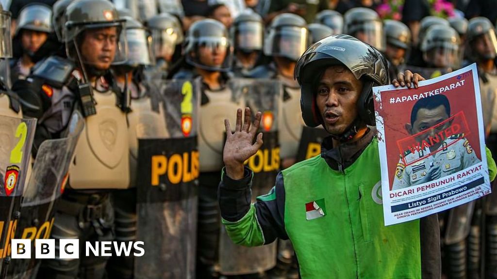 Protes di Indonesia: Warga Asia menggunakan Grab dan Gojek untuk mengirim makanan dan dukungan bagi pengemudi pengiriman.