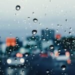 BMKG memprediksi hujan dan badai petir di seluruh Indonesia hari ini.