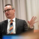 Bagaimana Teknologi Mendukung dan Menghambat Demokrasi - Fakultas Hukum Harvard