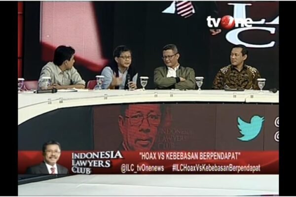 Hoaks dan berita palsu: kanker bagi demokrasi Indonesia