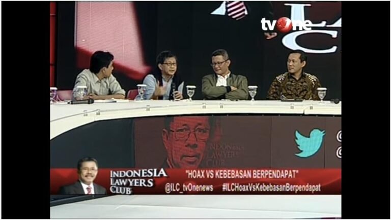 Hoaks dan berita palsu: kanker bagi demokrasi Indonesia