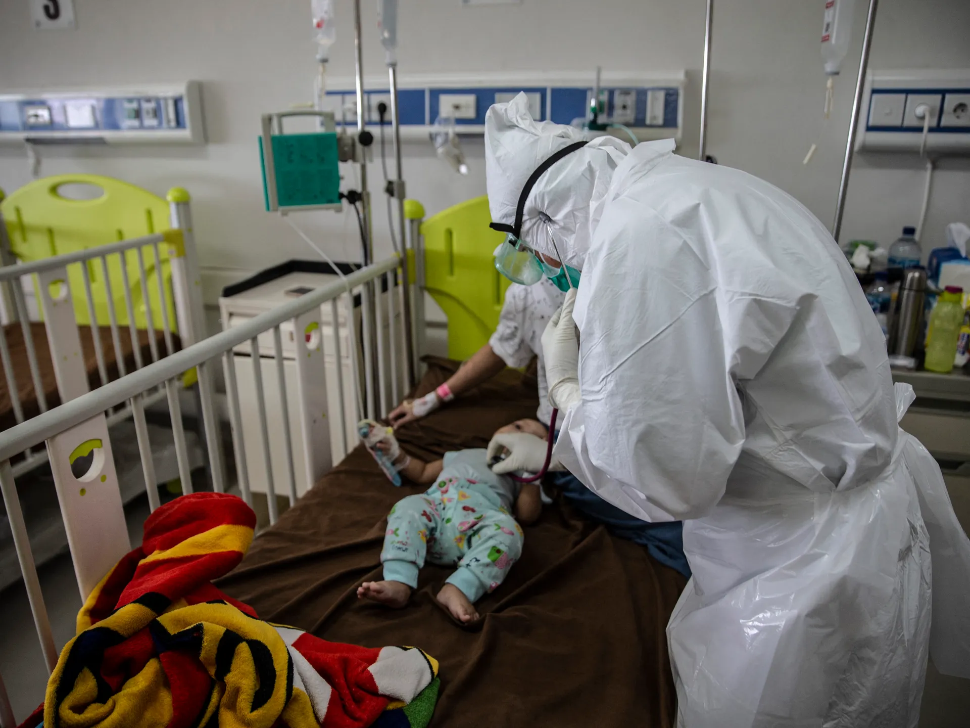 Kekhawatiran terhadap ibu hamil dan anak-anak seiring COVID-19 melanda Indonesia