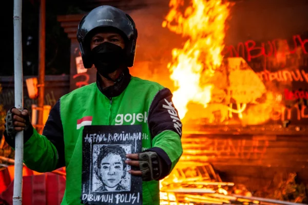 Mengapa terjadi aksi protes anti-pemerintah di Indonesia?