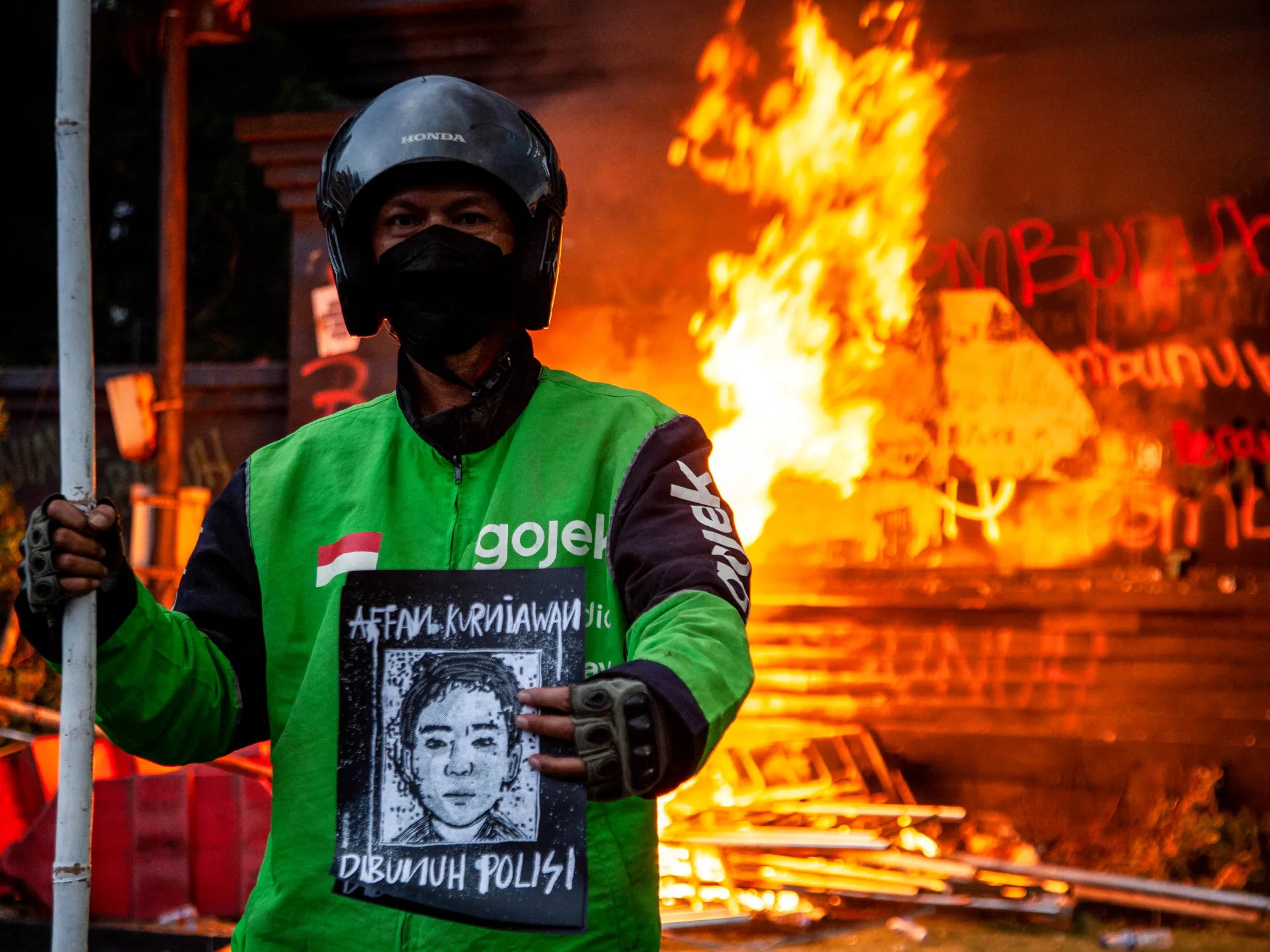 Mengapa terjadi aksi protes anti-pemerintah di Indonesia?