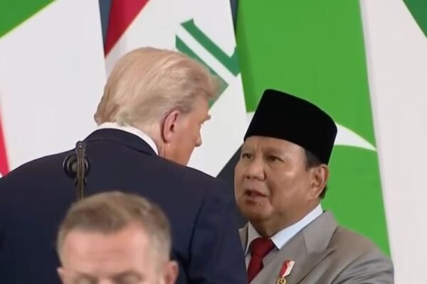 Presiden Indonesia mengatakan kepada Trump bahwa dia 'tidak aman' dalam insiden mikrofon yang tidak sengaja menyala