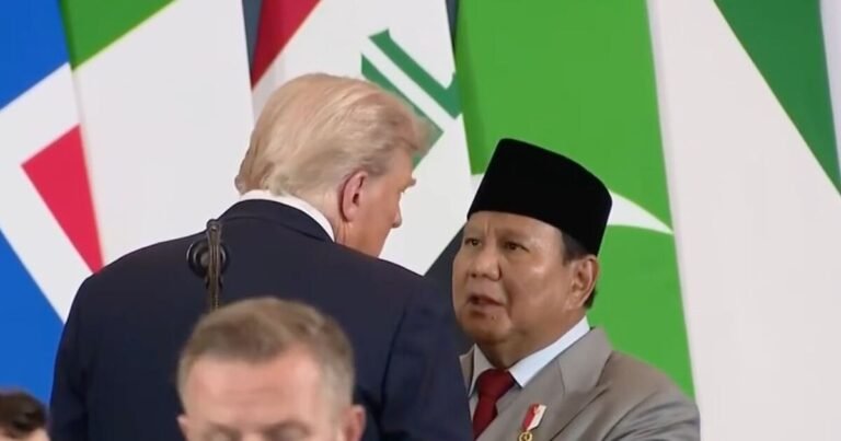 Presiden Indonesia mengatakan kepada Trump bahwa dia ‘tidak aman’ dalam insiden mikrofon yang tidak sengaja menyala
