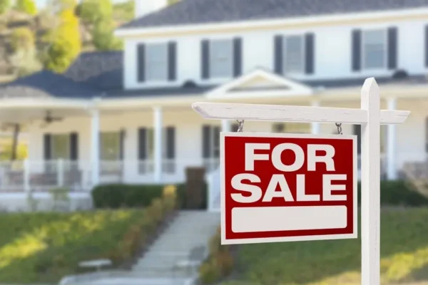 Rumah yang menawarkan 'Gaya Hidup Tetangga Sejati' di Trumbull, dijual.