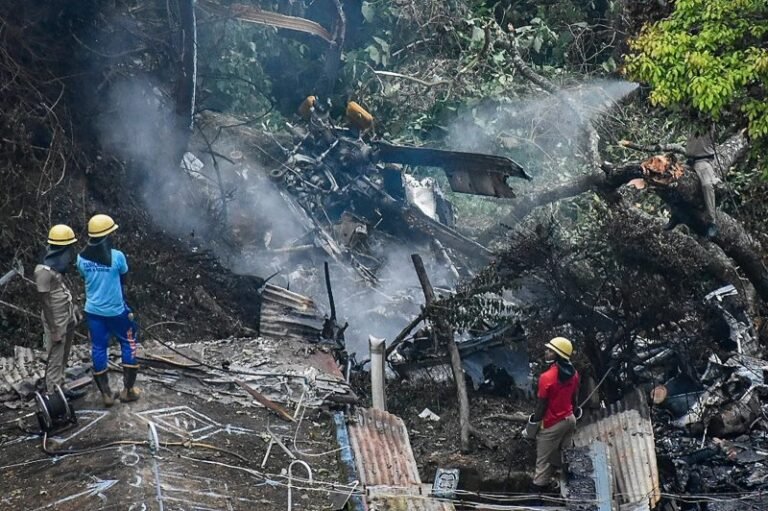 8 orang tewas dalam kecelakaan helikopter di Indonesia, tidak ada yang selamat – VIDEO/FOTO