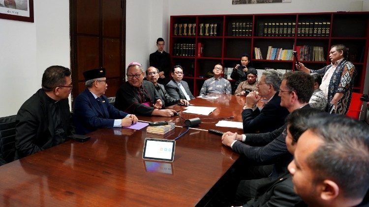 Bahasa Indonesia menjadi bahasa resmi ke-57 di Vatican News