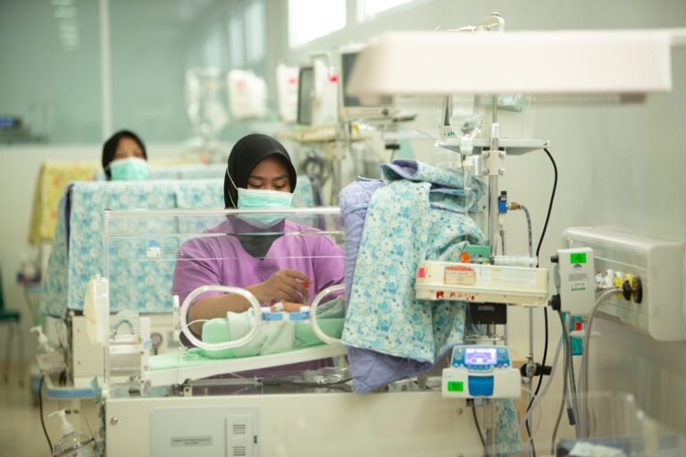 Dari data hingga implementasi: Indonesia memperkuat tata kelola tenaga kesehatan serta pemantauan UHC dan SDG secara global