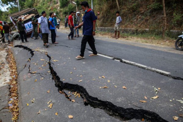 GEMPA BUMI DI INDONESIA: Raba diguncang gempa bumi BESAR berkekuatan 6,6 skala Richter