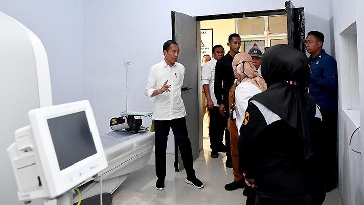 Jokowi Menandatangani Undang-Undang Kesehatan Baru Indonesia, yang Mengizinkan Aborsi dengan Syarat Tertentu