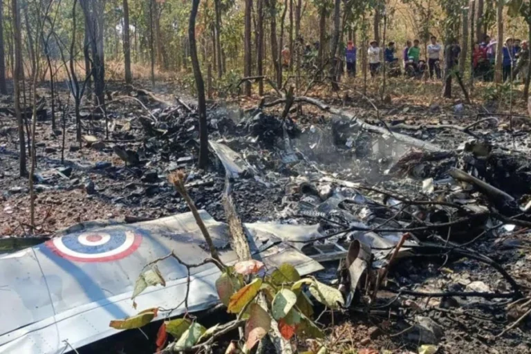 Kecelakaan helikopter di Indonesia menewaskan 8 orang