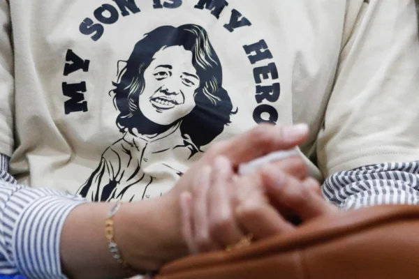 Sidang pengadilan di Indonesia terkait kematian anak-anak akibat sirup batuk beracun