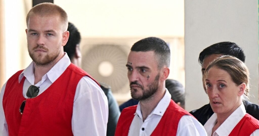 Tiga warga Inggris yang dituduh menyelundupkan kokain ke Indonesia terancam hukuman mati