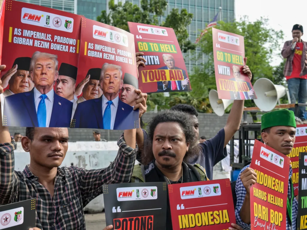 Hubungan Presiden Indonesia dengan AS dipertanyakan di tengah kemarahan publik terkait perang di Iran