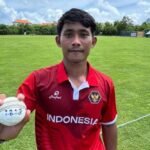 Gede Priandana dari Indonesia berhasil meraih lima wicket dalam satu over pada pertandingan T20 melawan Kamboja