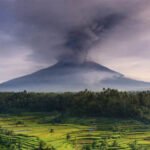 Letusan gunung berapi di Bali: Kolom abu MENYELIMUTI Indonesia saat Gunung Agung meletus