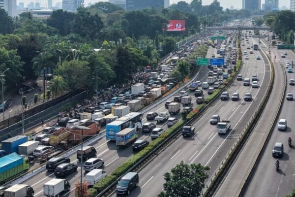 13 orang tewas, 5 orang luka-luka dalam kecelakaan lalu lintas di Indonesia