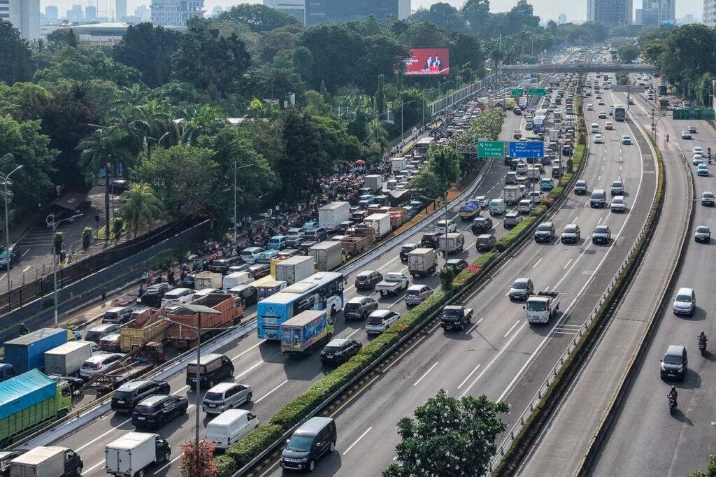 13 orang tewas, 5 orang luka-luka dalam kecelakaan lalu lintas di Indonesia