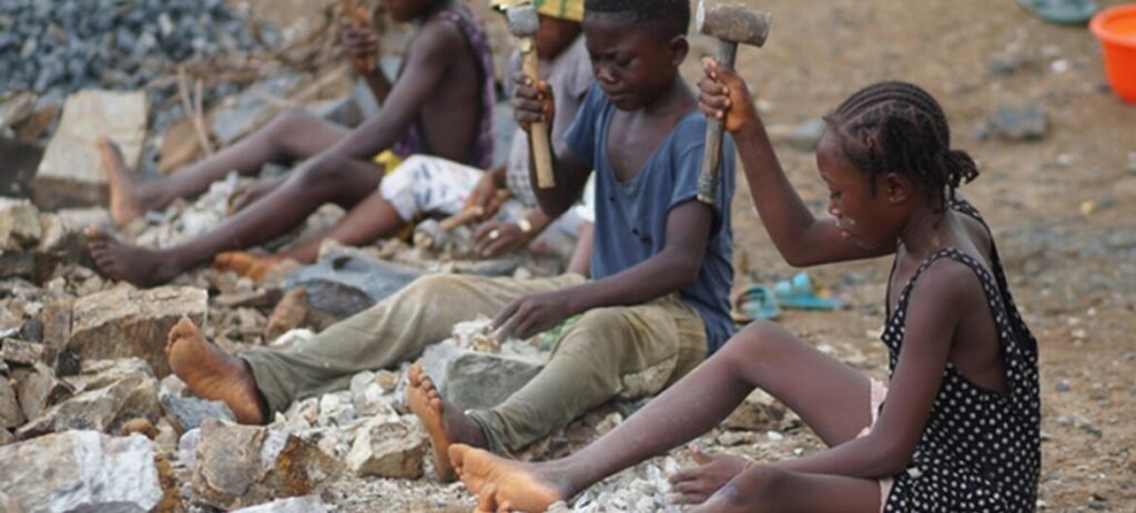 Berita Dunia Singkat: Seruan untuk bertindak melawan pekerja anak, Jaksa Penuntut ICC ditangguhkan, WFP gencar melakukan sosialisasi di Mesir