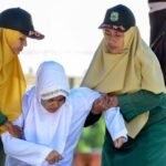 Berita Indonesia: Sepasang kekasih dihukum cambuk di jalanan hanya karena berdiri terlalu dekat satu sama lain